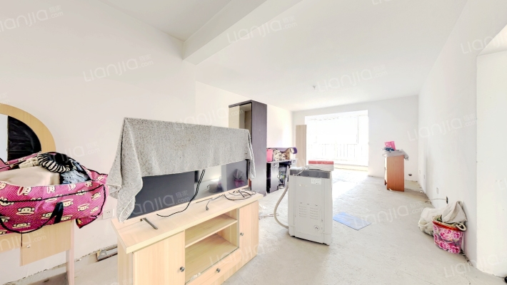 此房南北通透，房本满五唯一，过户费低，公园式社区。-客厅