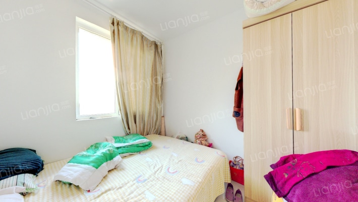 精装修，南北通透三居室，采光好，看房随时-卧室B