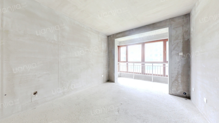 品质社区，房本满二，全南两居，随时可看房-客厅