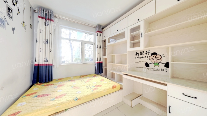 一梯两户南北通透，精装修拎包入住，满二-卧室A