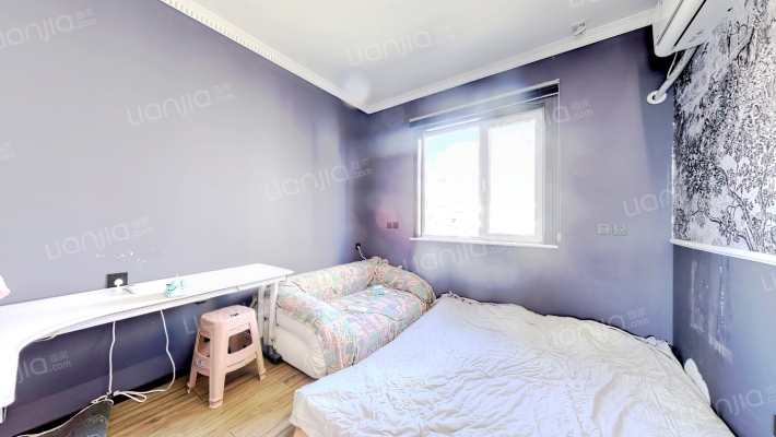 花园洋房顶层带阁楼，精装修，前后露台-卧室A