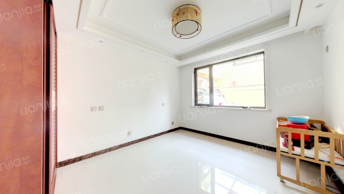 鸿坤理想湾下叠别墅，精装修，满五不唯一，诚意出售-卧室C