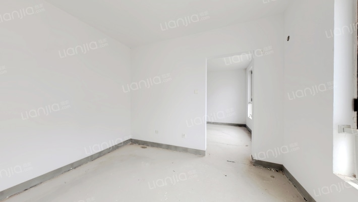 鸿坤南院，近高铁站，好位置，小三居，诚意出售-卧室C