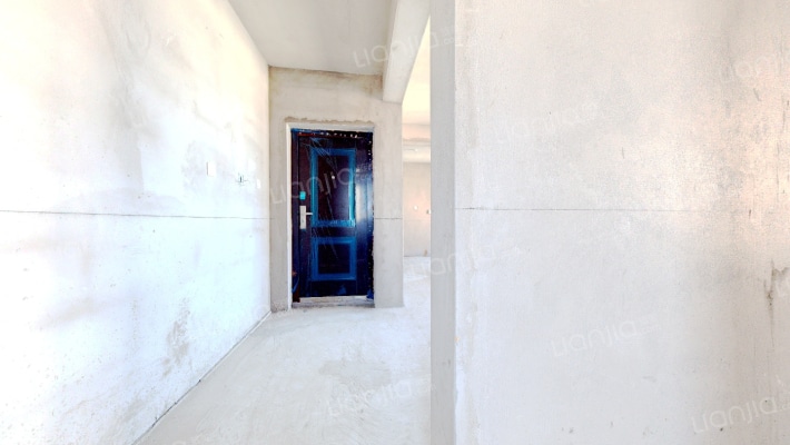 此房是正规一居室，全明格局，中间楼层-客厅