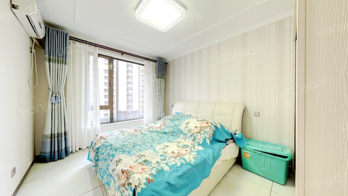 鸿坤理想湾静装修三居室，南北通透，拎包入住，有车位-卧室C