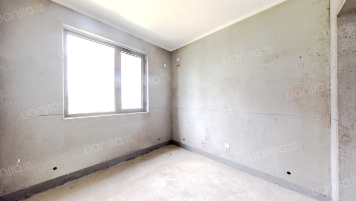 业主诚心出售，采光视野好无遮挡，随时看房，房本在手-卧室B