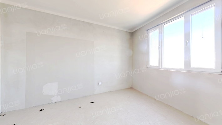 朝南两居，户型方正，   全天采光-卧室A