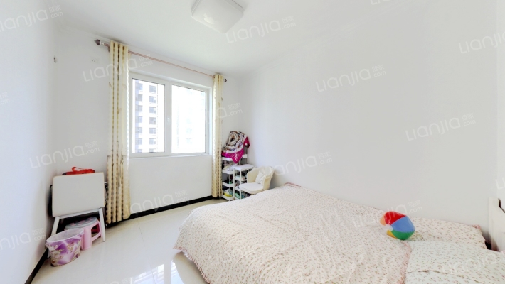 ：此房是精装修，南北通透三居。可拎包入住。-卧室A