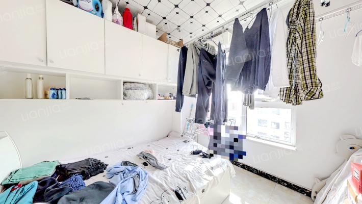 钻石广场全南二居室，精装修房本满五唯一，-卧室A