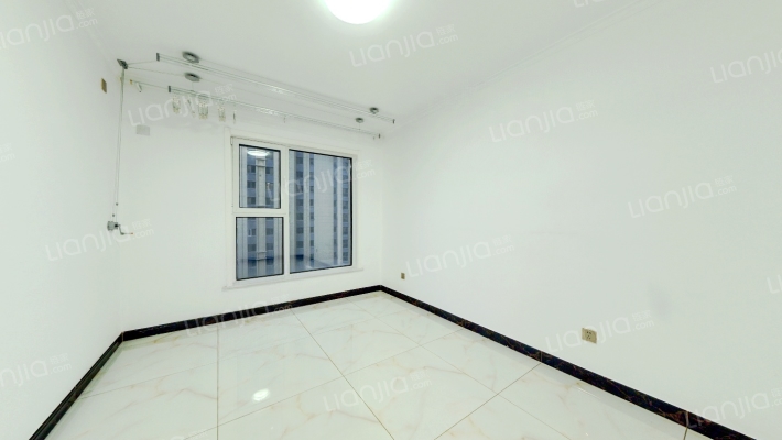 此房是精装修，南北通透三居。可拎包入住。-卧室C