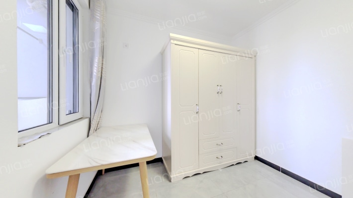 华融朝南小三居，带装修，满二年-卧室A