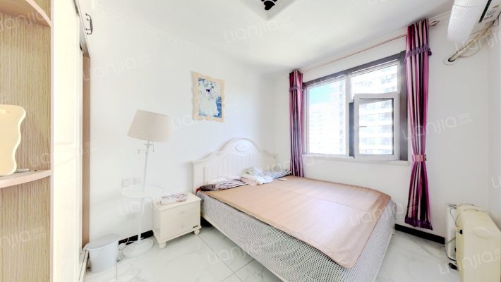 此房中间楼层的采光好， 精装修产证已满二年-卧室A