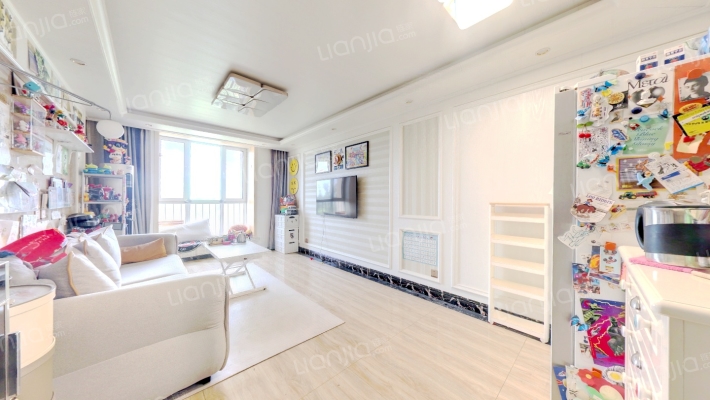 此房户型是复式，采光好，户型好，视野好。-客厅