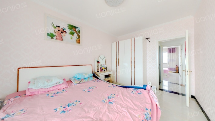 公摊小，楼层好，配套齐全，交通便利。房子带电梯-卧室A