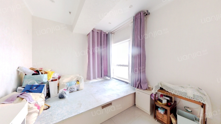 东兴北街弘德缘精装大三居，本满二年。-卧室A