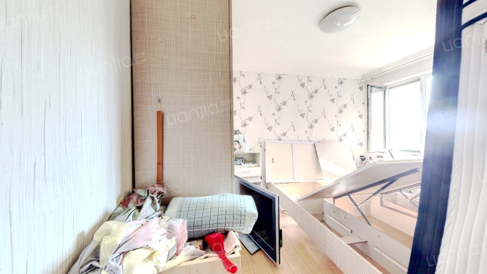 联合小区一号院，精装修，全南两居-卧室B