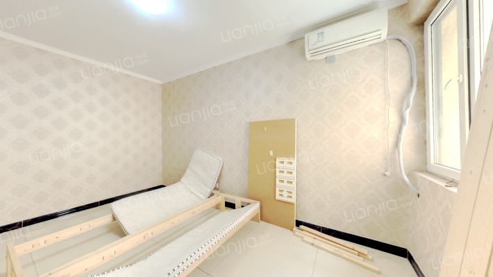 838沿线，70年大产权，全阳户型，房本满五唯一。-卧室A