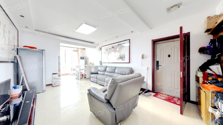 位置好 ，精装修，集中供暖！拎包入住!-客厅