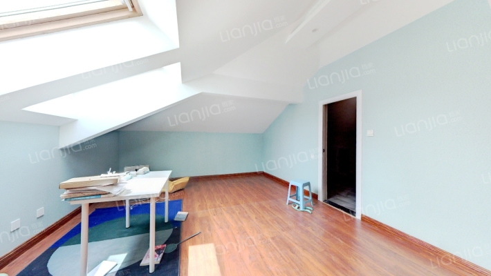 此房满五唯一 南北通透  全天采光-卧室C