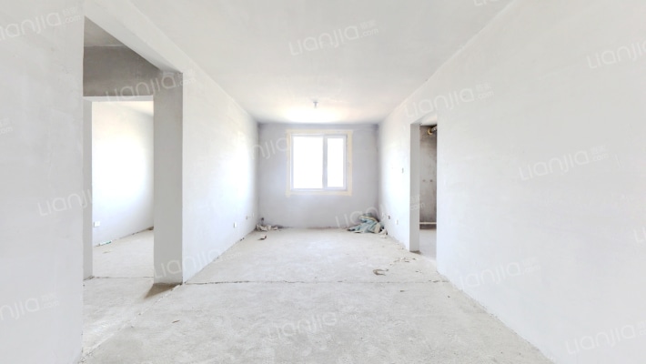 房产证满5年，毛坯房，可以随意装修-客厅