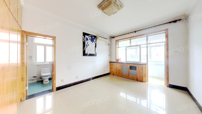 满五年，南北通透，采光充足，地理位置好-卧室A