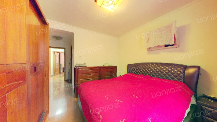 此房位置在政法街。南北通透，采光好-卧室A