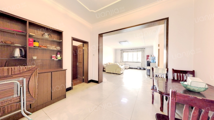 公园旁  大三居  南北通透  公摊小繁华地段-餐厅