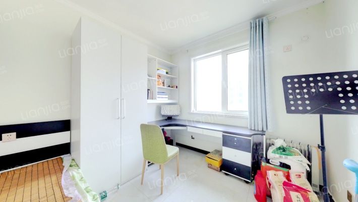 此房满二税少，南北通透格局，楼层好，视野宽阔-卧室B