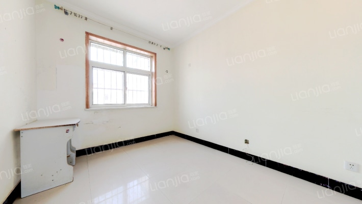 南北通透两居室，带落地大窗大阳台，主卧大飘窗-卧室B