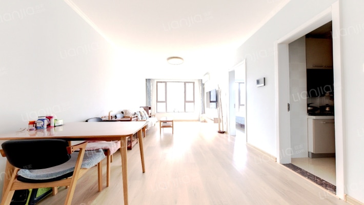 鸿坤大两居，精装修，小区中间位置不临街-客厅