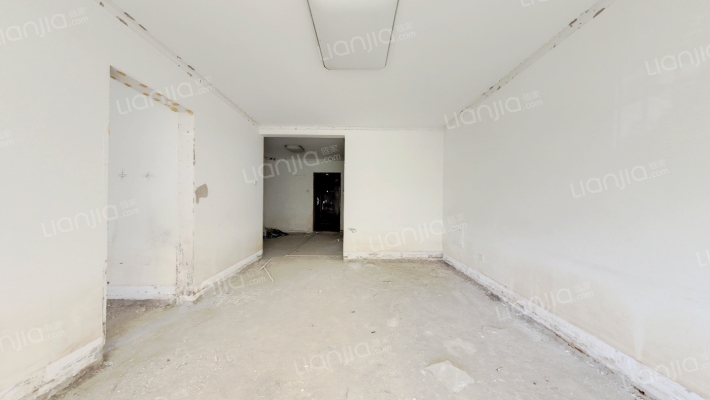 平安D区，全南两居室，阳光挺好的，新换的窗户，满五-客厅