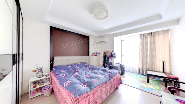 紫晶城挑高5.5米公寓，房东诚心出售，精装拎包入住-卧室