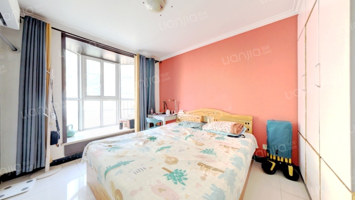 德信公园旁大三居 低楼层双卫户型  居住舒适 出行方便-卧室C