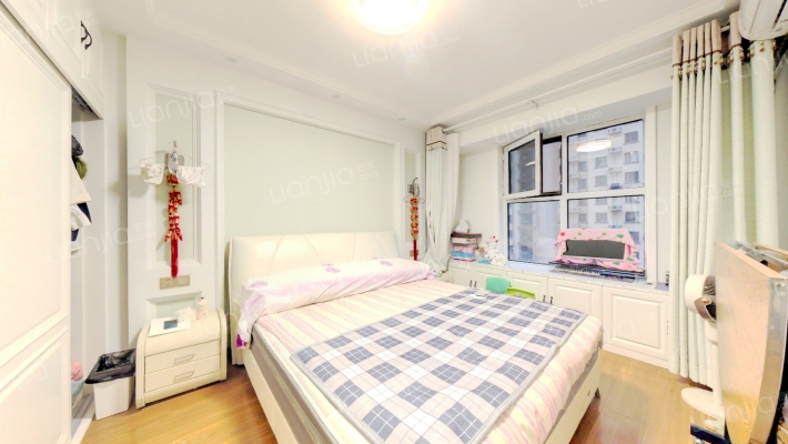 精装南北三居  格局好 采光好 小区绿化高，安静-卧室A