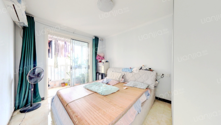 精装三居，房本满五唯一，业主诚心出售-卧室C