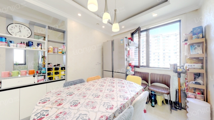 精装修 H户型 2卫 西边户 满二 高楼层 看房方便-餐厅