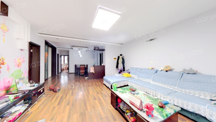 出售  燕赵花园南北通透三居双卫  带80平米小院-客厅