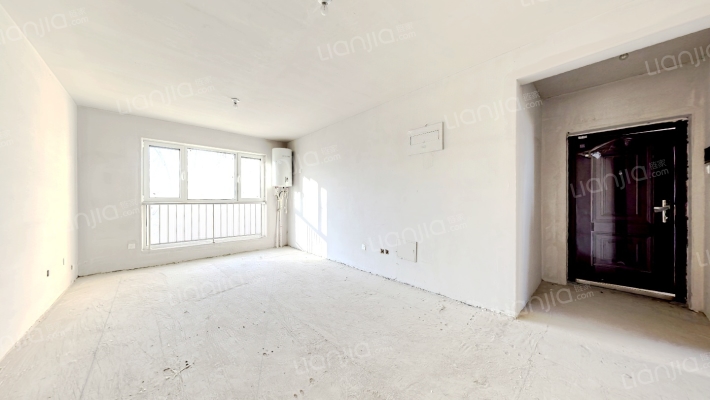 急售三利c区南北向三居，毛坯满二，价格美丽-客厅