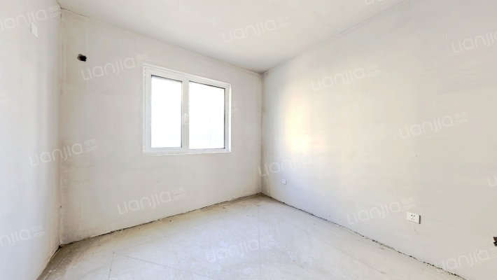 急售三利c区南北向三居，毛坯满二，价格美丽-卧室B