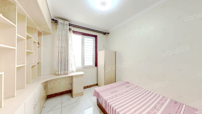 房子精装修，全南两居室。带地下室，业主诚心出售-卧室A