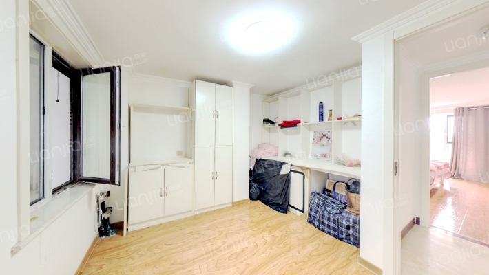 人车分流 出行方便。交通便利，出行方便-卧室D