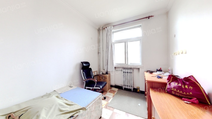 ：建厂局单位房，公摊小，南北两居，位置好-卧室B