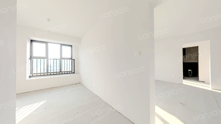 本房是经典的四叶草户型，南北三通透，双明卫，好楼层-卧室A