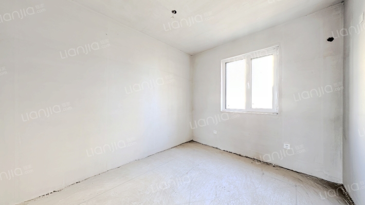 急售三利c区南北向三居，毛坯满二，价格美丽-卧室A