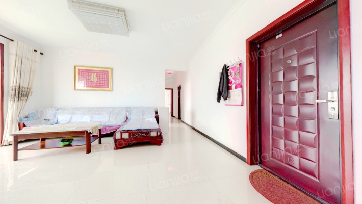 精装修大两居，基本没有住过，业主诚心出售。-客厅