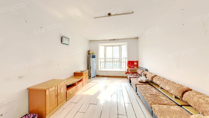 南北通透格局好，中间楼层，集中供暖，配套齐全-客厅