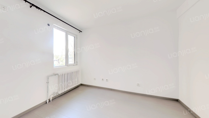 平安D区三居室，精装修，单价低，诚意出售。。。-卧室B