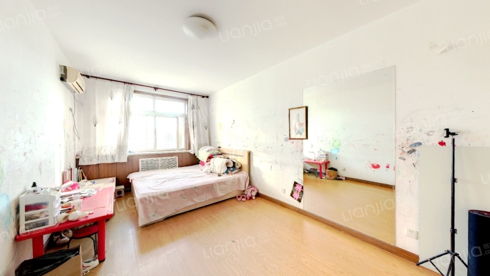 房子户型方正   位置佳好    交通便利     户型是比较-卧室C