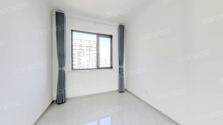 本房是经典的四叶草户型，南北三通透，双明卫，好楼层-卧室D