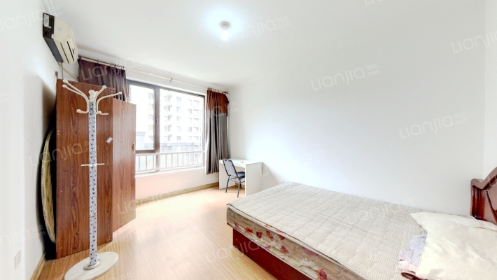 鸿坤全南向两居室    带装修   满两年   随时看房-卧室B